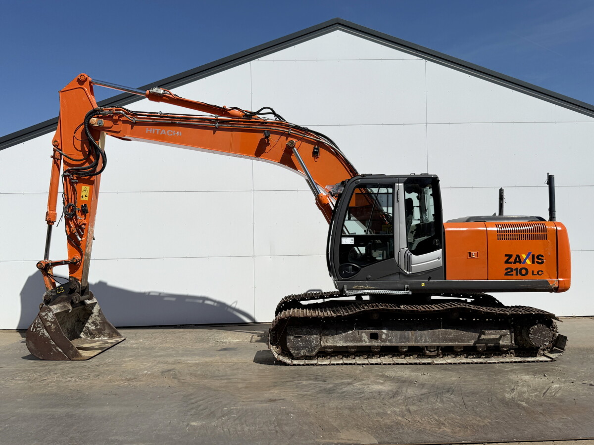 Hitachi Excavator ZX210LC-3, 164 hp