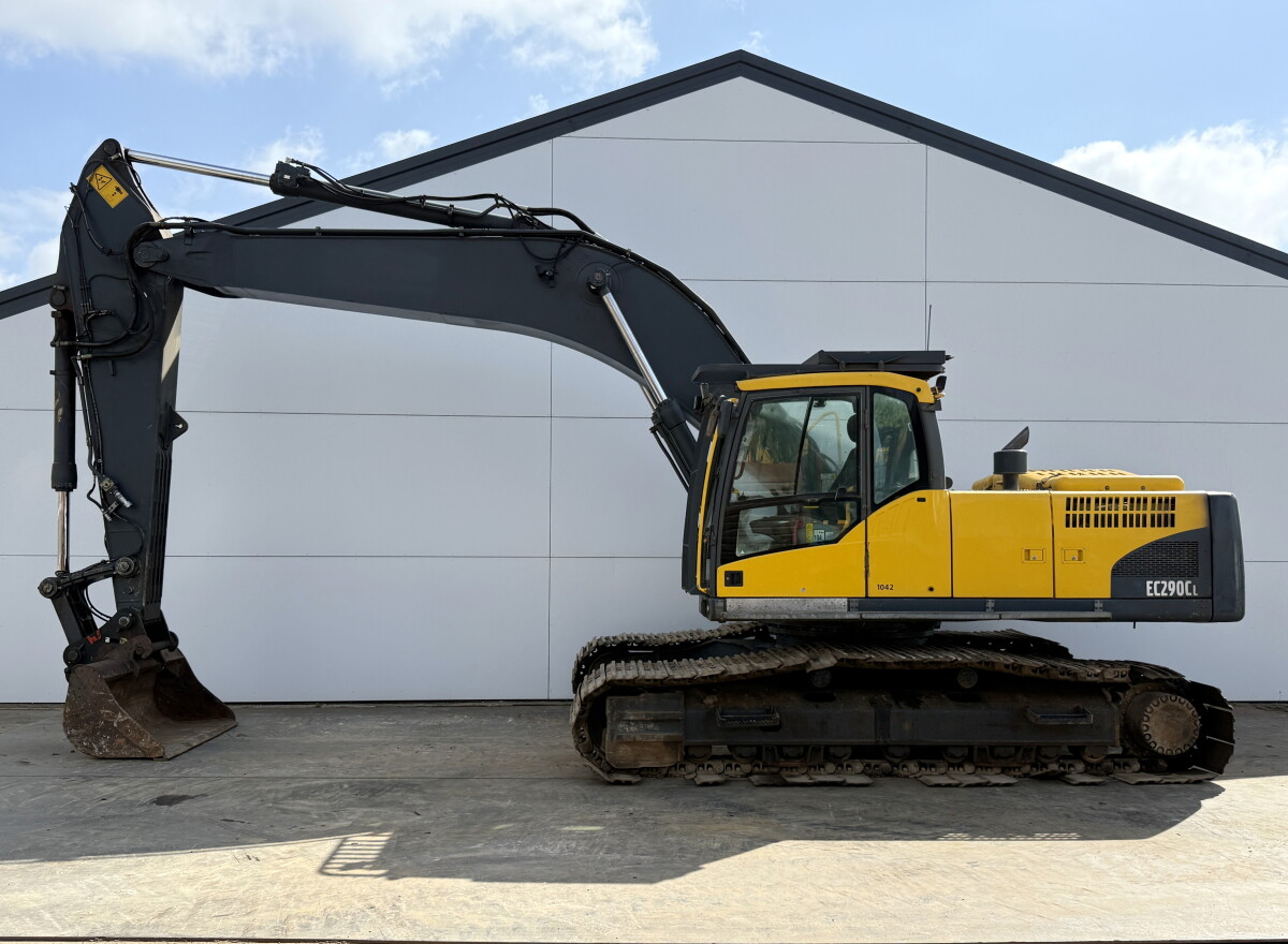 Volvo EC290CL Excavator 192 hp