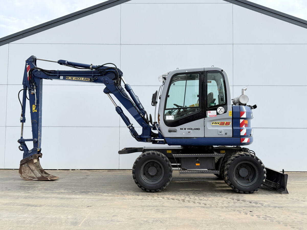 New Holland MH2.6 Wheeled Excavator, 99 hp