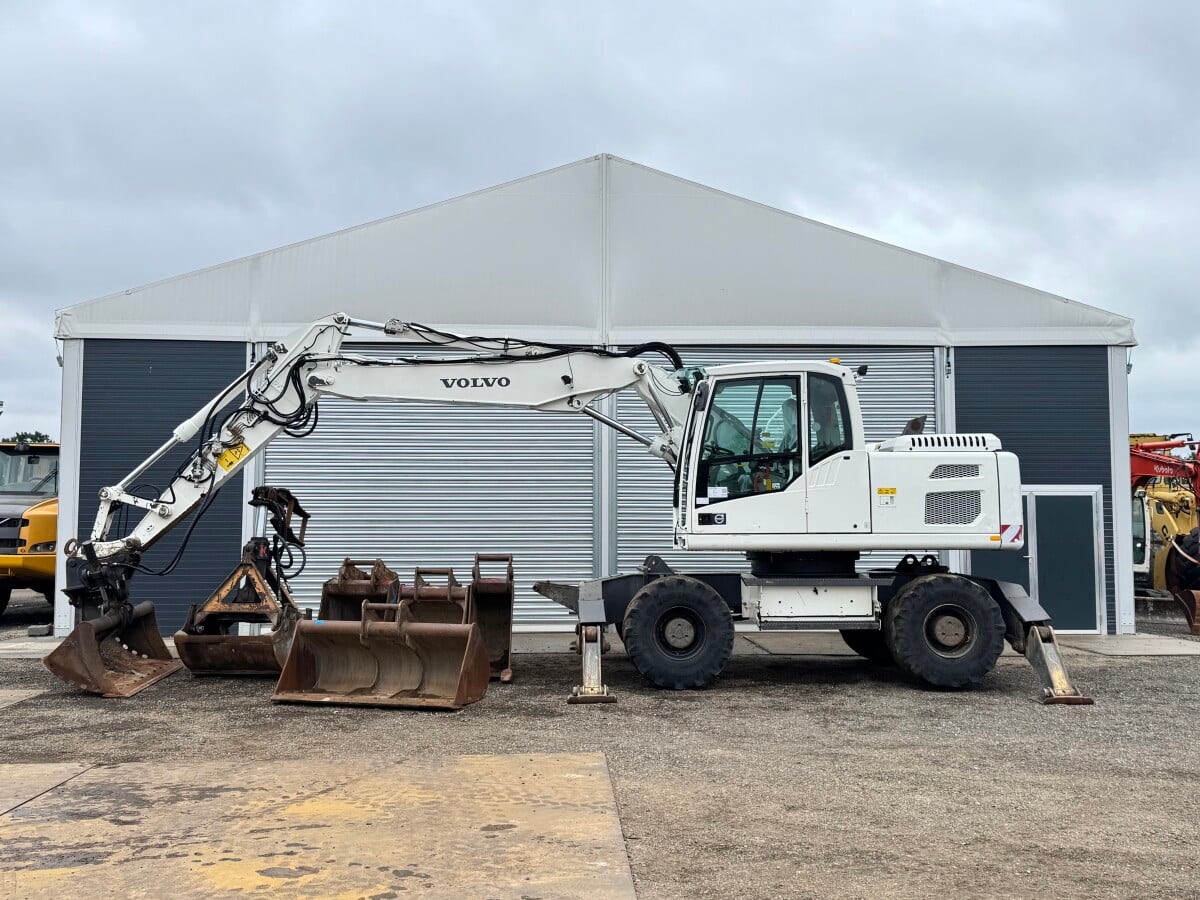 Volvo Wheeled Excavator EW160D 154 hp