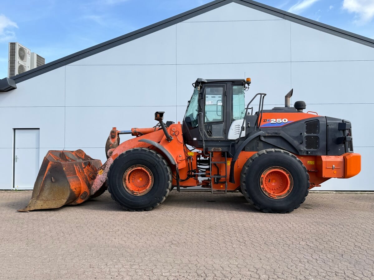 Hitachi Wheel Loader ZW250-8296 hp