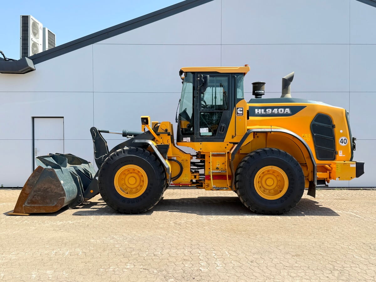 Hyundai HL940A Wheel Loader 156 hp