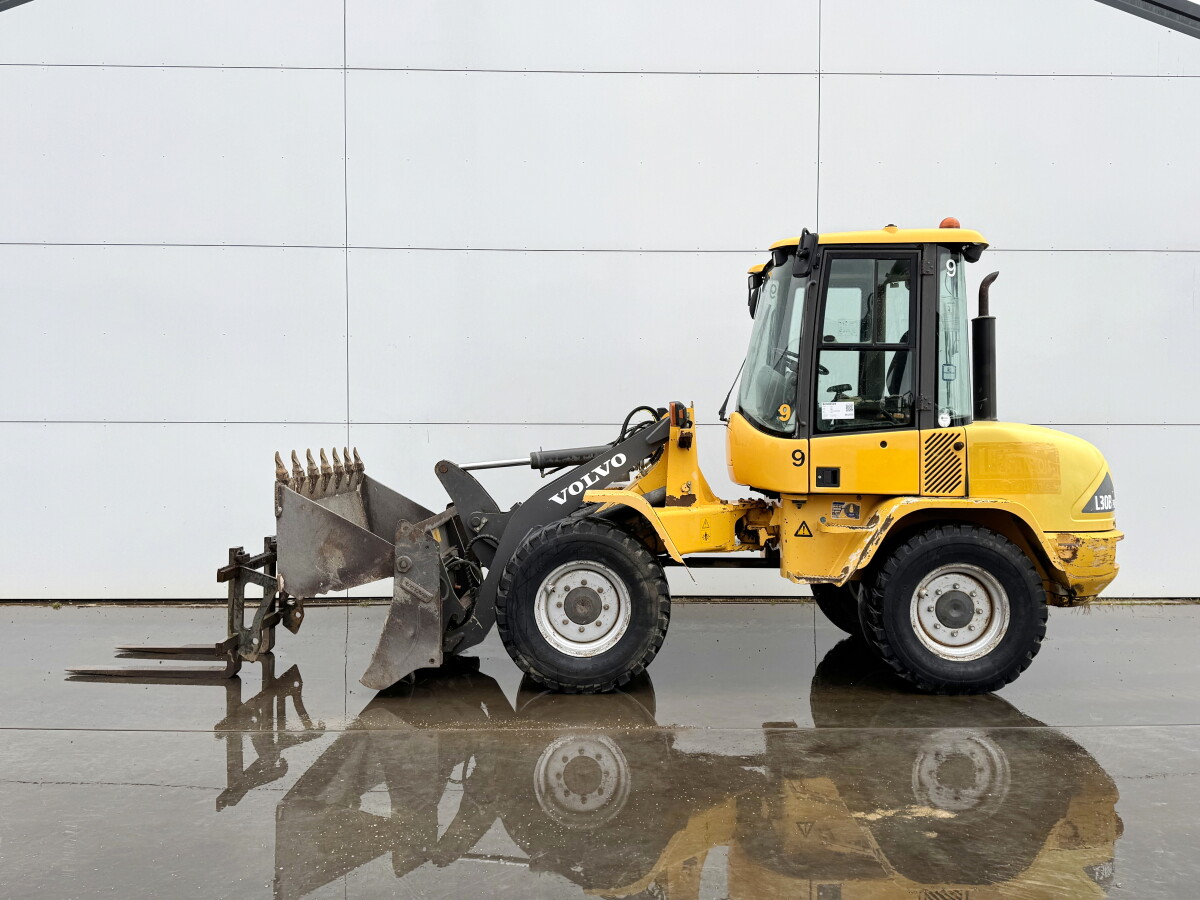 Volvo L30B Wheel Loader 70 hp
