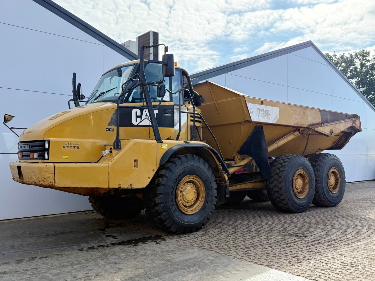Caterpillar Dump Truck 730 8x8367 hp