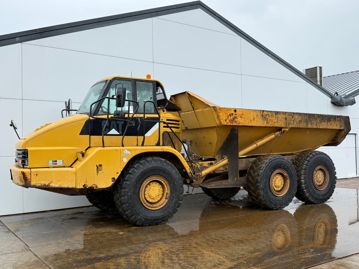 Caterpillar 725 Dump Truck 304 hp
