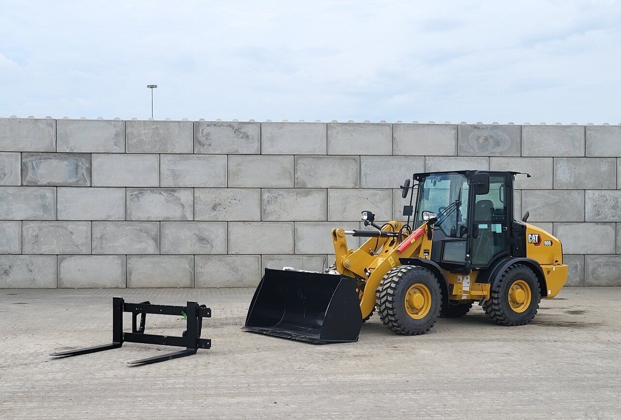 Caterpillar 906 - 14A Wheel Loader, 74 hp