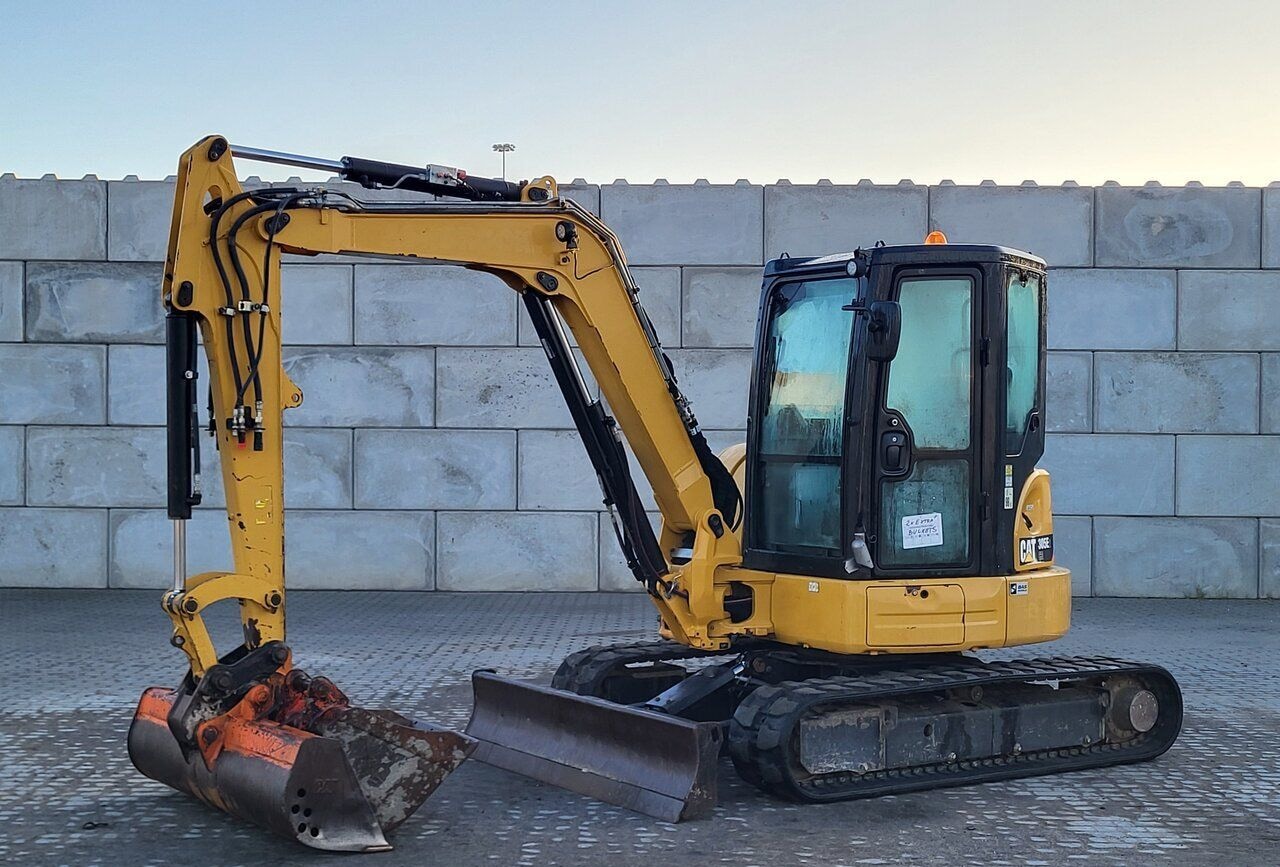 Caterpillar Mini Excavator 305 E2 CR 42 hp 11001 lb
