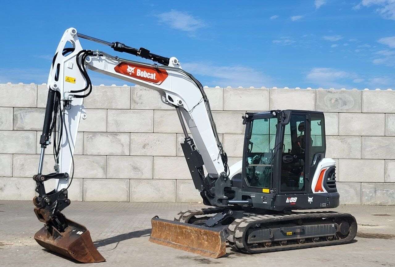 Bobcat E88 Mini Excavator <22046 lb, 63 hp