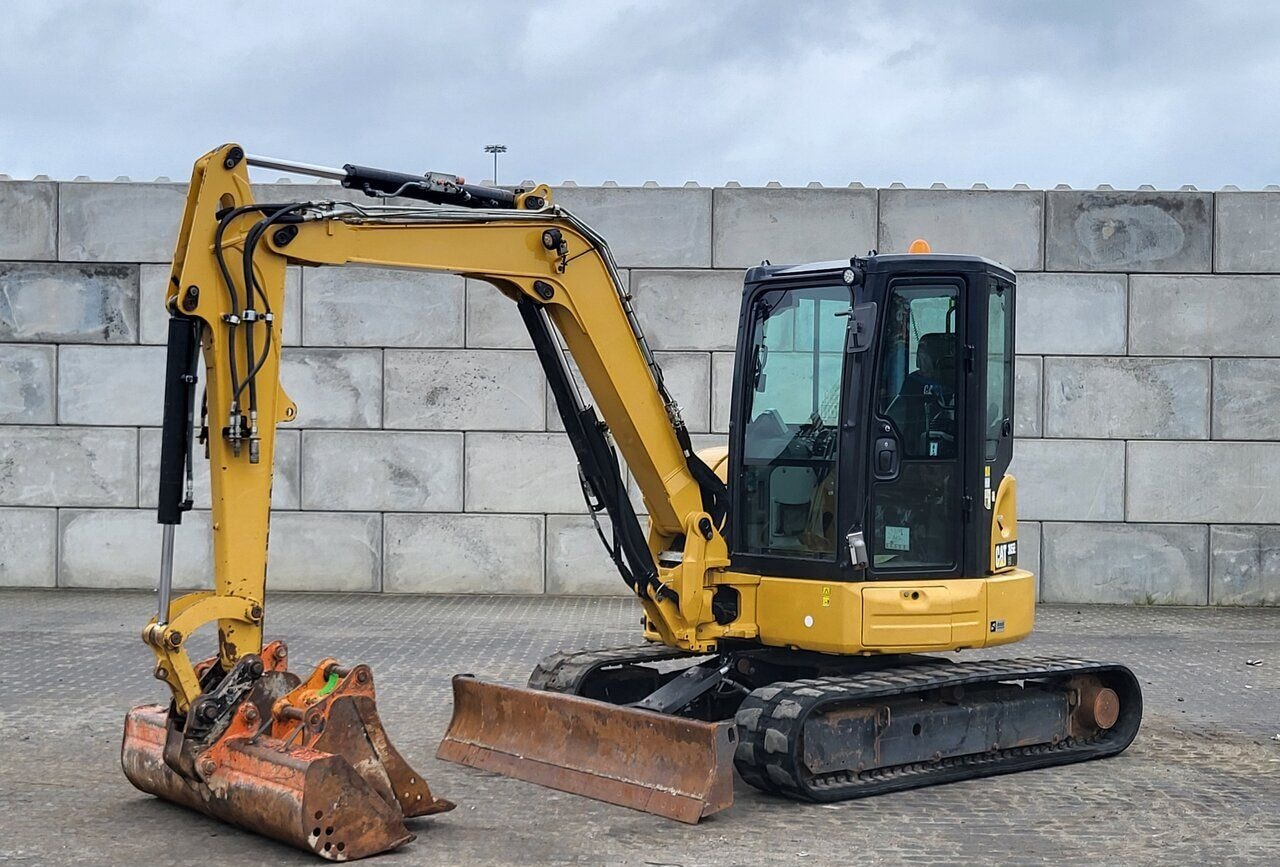 Caterpillar 305 E2 CR Mini Excavator 11001 lb 42 hp