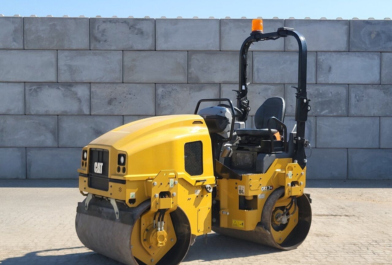 Caterpillar CB2.7 GC Tandem Roller, 24 hp, 47 in Drum Width