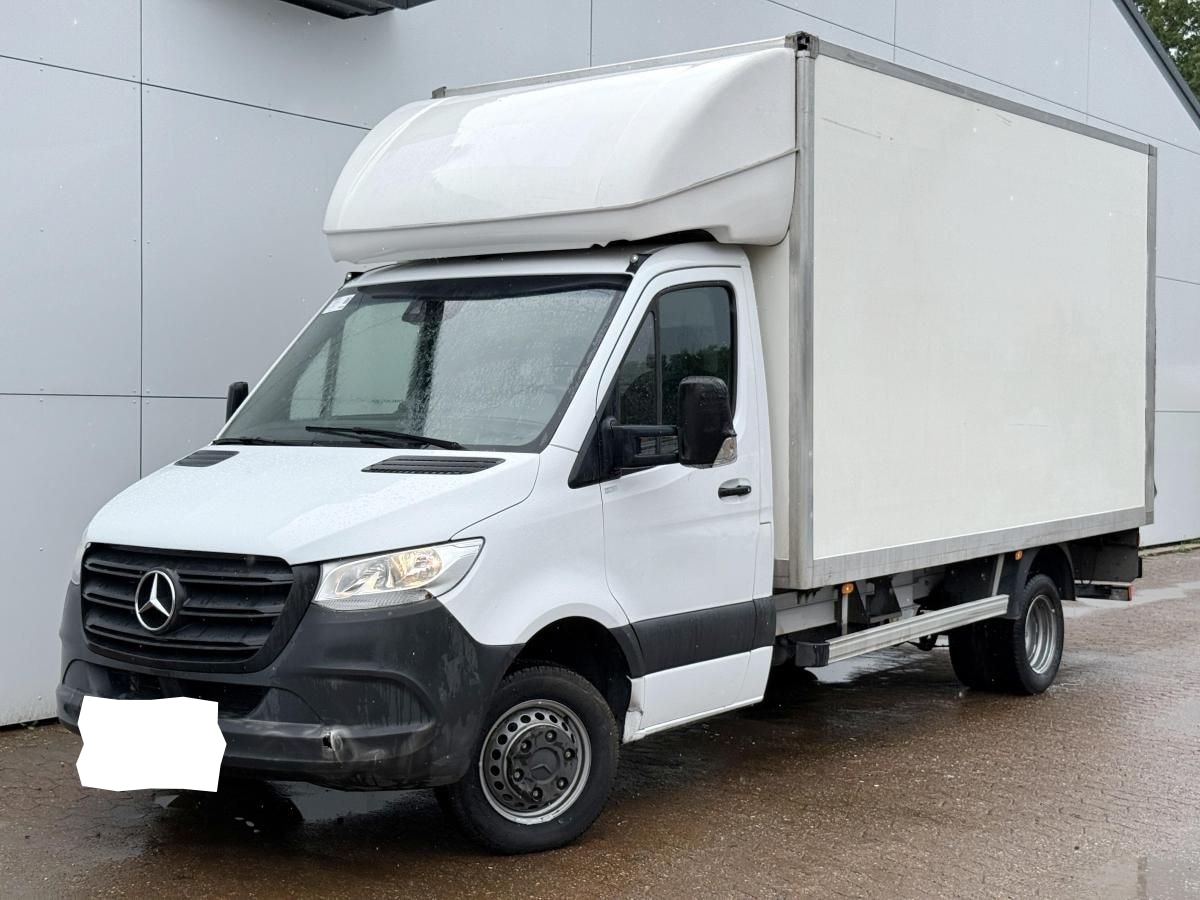 Mercedes Benz Sprinter 515 1.9 CDI 150PK Automatic Box Truck with Tail Lift, White